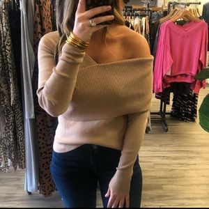 Line & dot one shoulder sweater